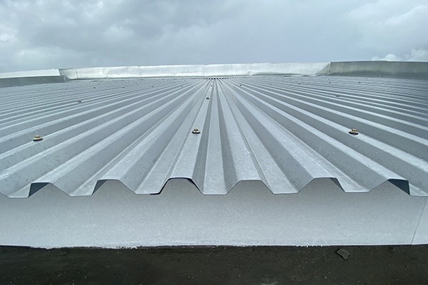 pannello_di_copertura_in_acciaio_per_capannone